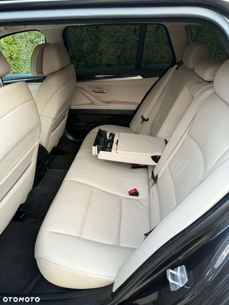 BMW Seria 5 525d xDrive - 7