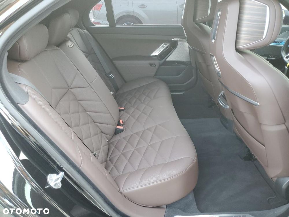 BMW Seria 7 - 11