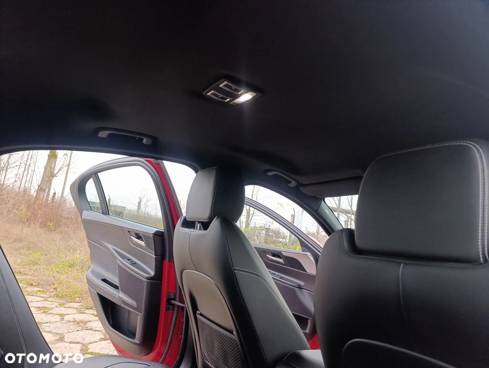 Jaguar XE 20d R-Sport - 23