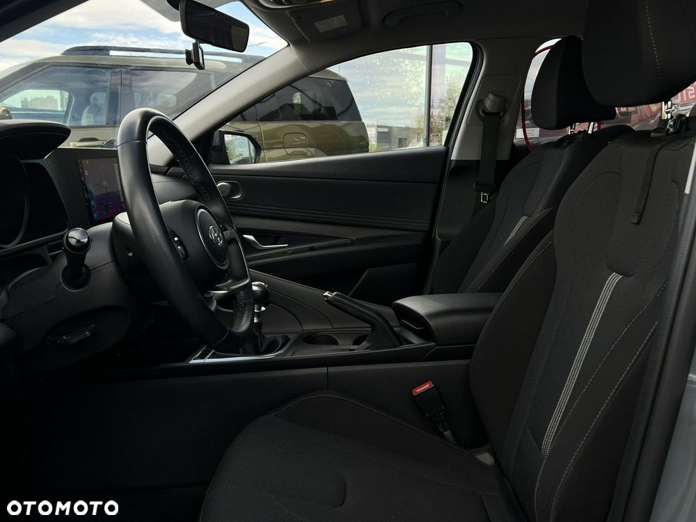 Hyundai Elantra - 9
