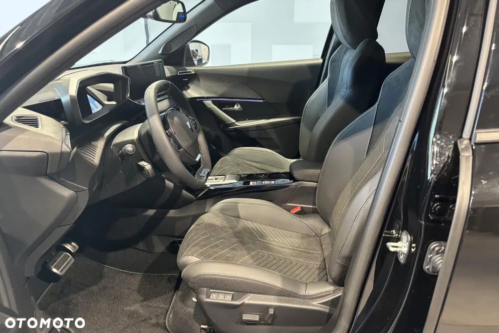 Peugeot 2008 PureTech mHEV GT Exclusive e-DCS6 - 11