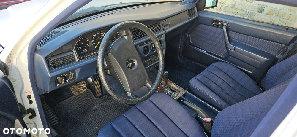 Mercedes-Benz W201 (190) - 4