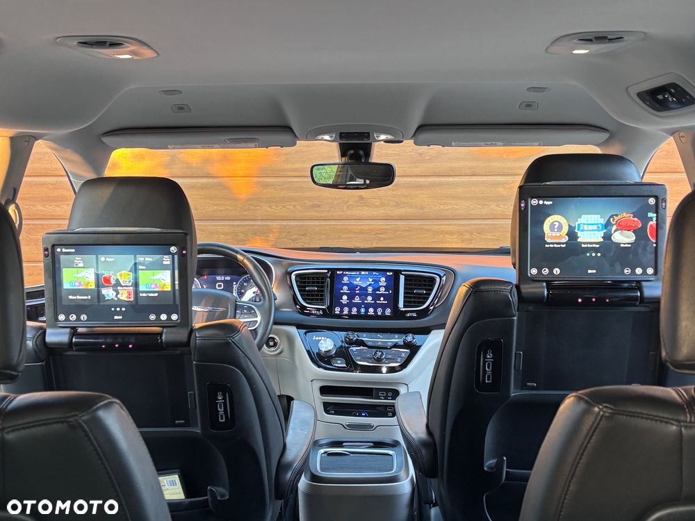 Chrysler Pacifica - 27