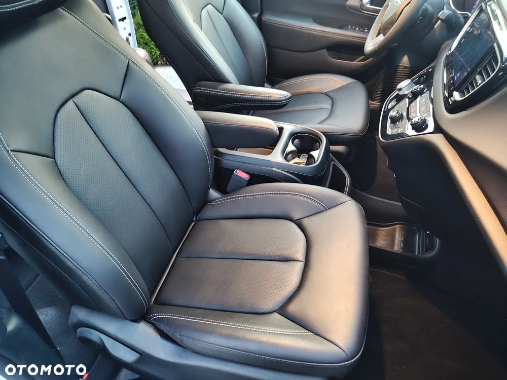 Chrysler Pacifica - 12
