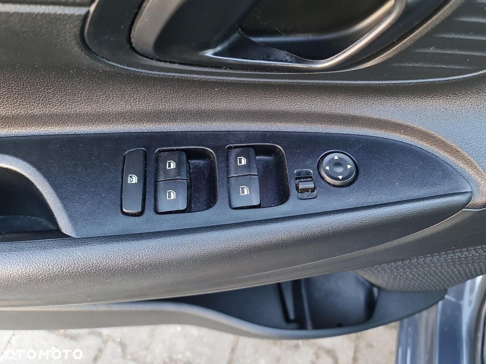 Hyundai i20 1.2 Pure - 11