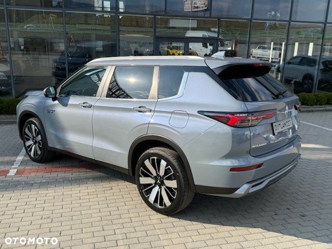Mitsubishi Outlander - 4