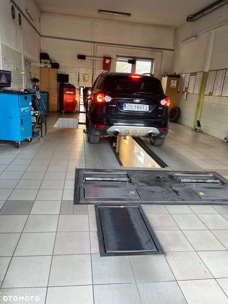 Ford Kuga 2.0 TDCi 2x4 Titanium - 11