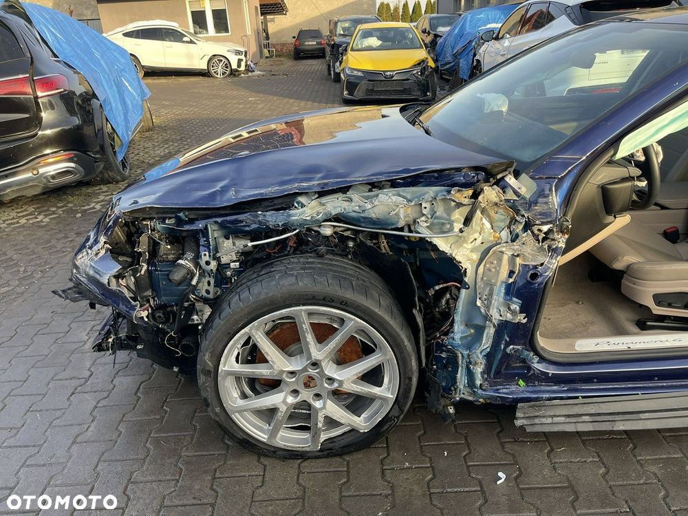 Porsche Panamera 4 - 9
