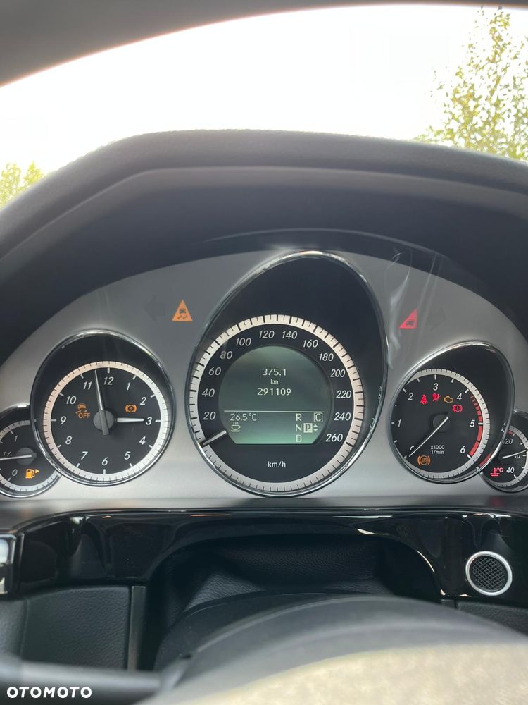 Mercedes-Benz Klasa E 300 CDI DPF BlueEFFICIENCY 7G-TRONIC Avantgarde - 18