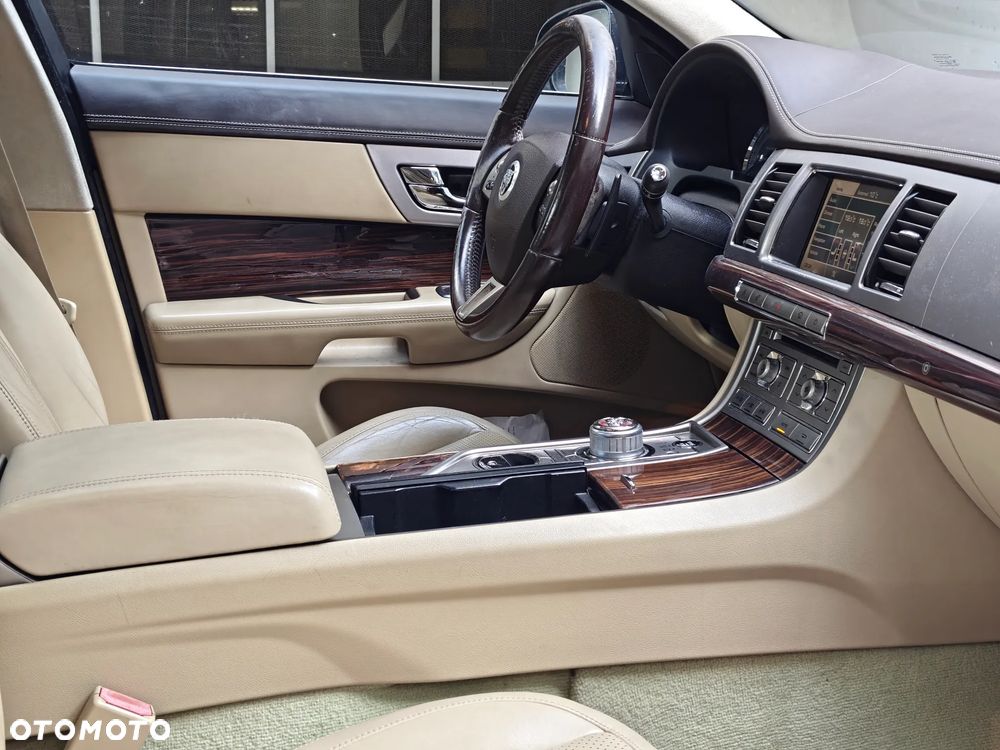 Jaguar XF 3.0 V6 D S Portfolio - 28