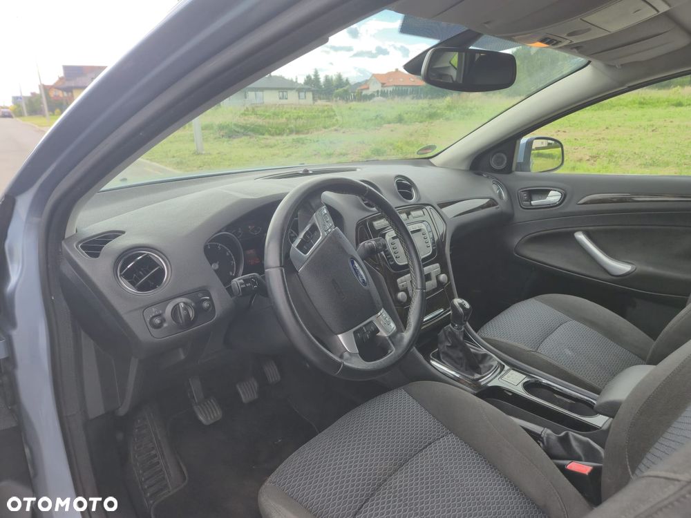 Ford Mondeo 2.0 Ghia Executive - 9