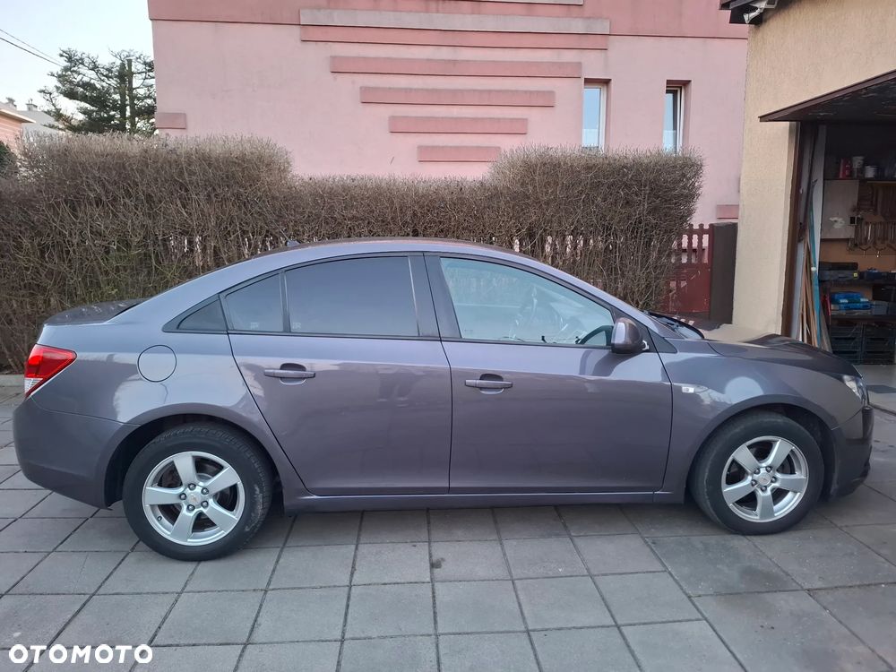 Chevrolet Cruze 1.6 - 8