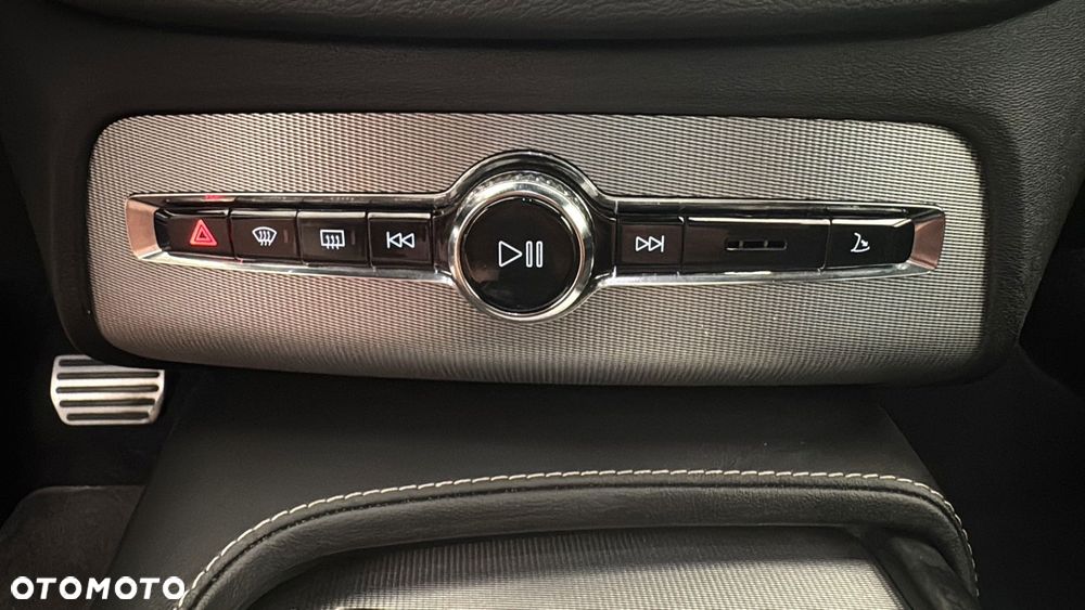 Volvo XC 90 T8 AWD Plug-In Hybrid R-Design 7os - 24