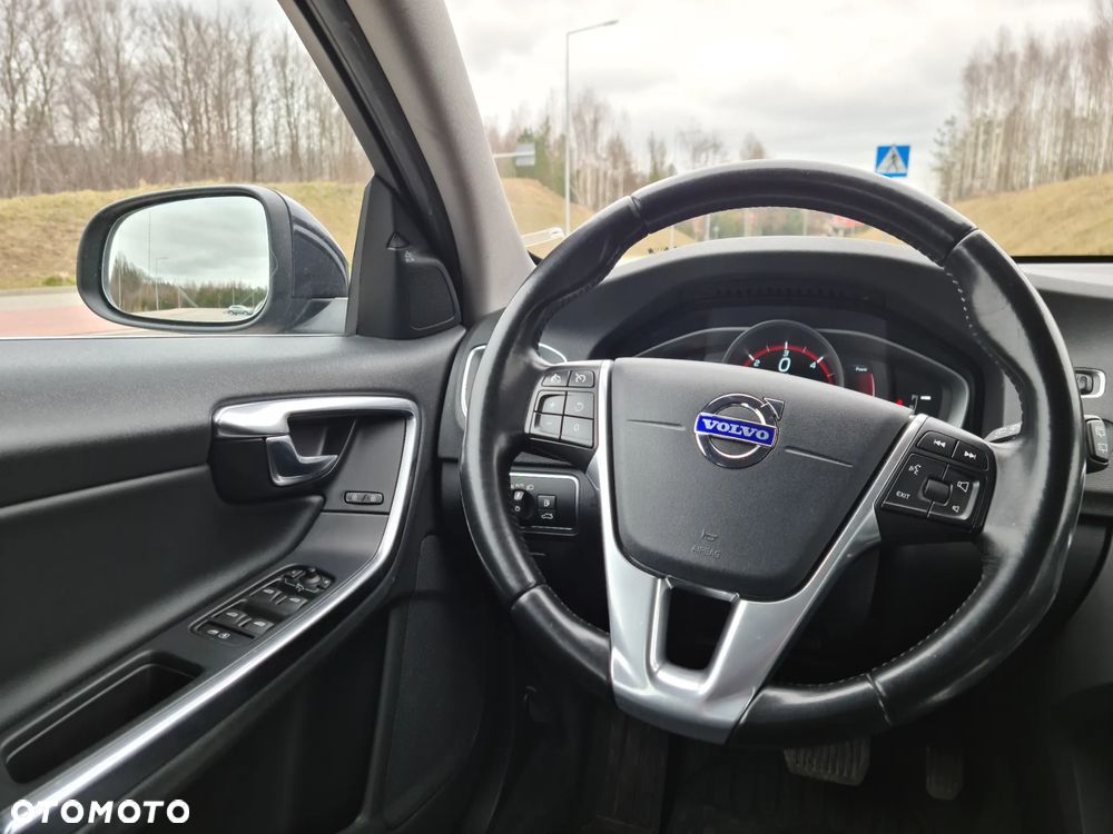 Volvo V60 D4 Drive-E Momentum - 36