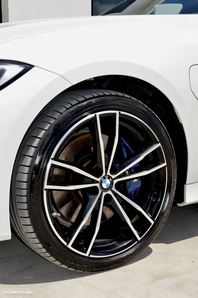 BMW 330 e iPerformance Pack M Shadow - 11