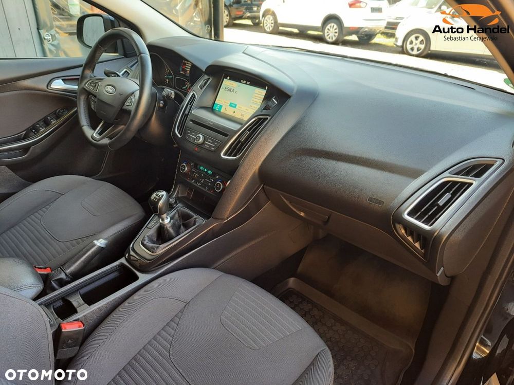Ford Focus Turnier 1.0 EcoBoost Start-Stopp-System TITANIUM - 32
