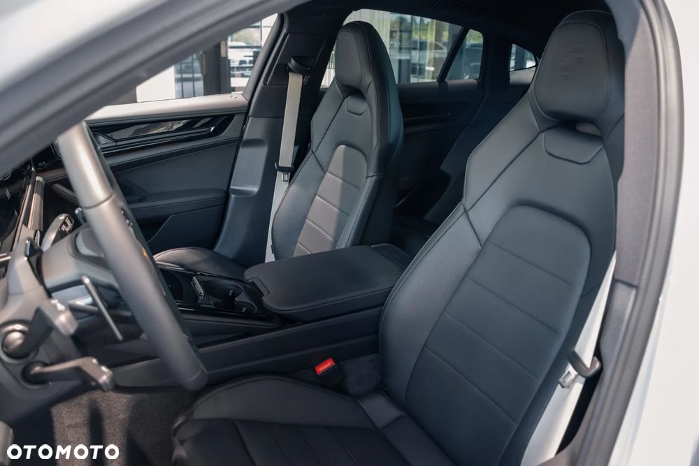 Porsche Panamera 4 E-Hybrid PHEV - 23