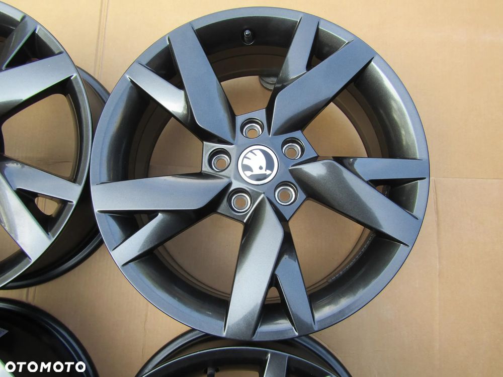 4x Felgi Aluminiowe 17 Skoda Kodiaq Karoq Octavia II III IV Superb Yeti 6,5 j 5x112 ET46 / 5E3601025 STAN IDEALNY - 6