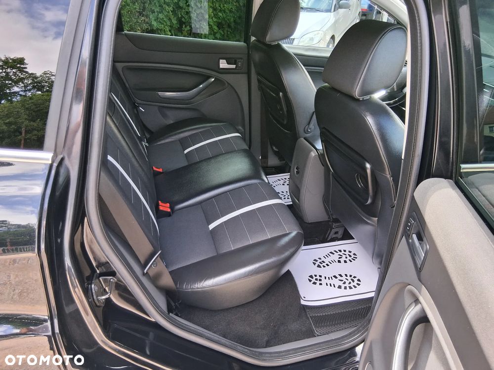 Ford Kuga 2.0 TDCi 2x4 Titanium - 9
