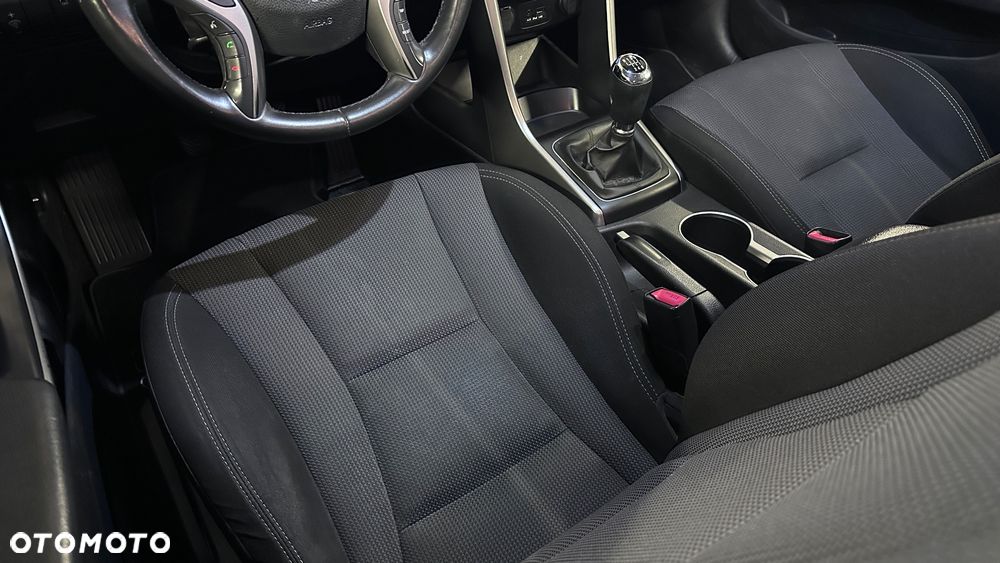 Hyundai i30 blue 1.6 CRDi YES Gold - 6