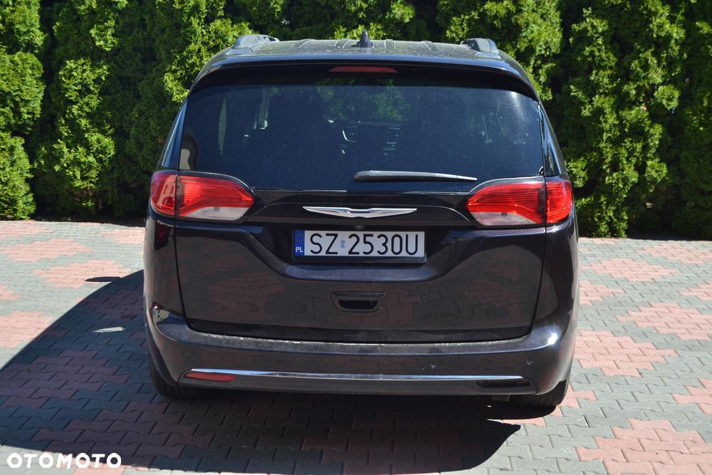 Chrysler Pacifica - 8