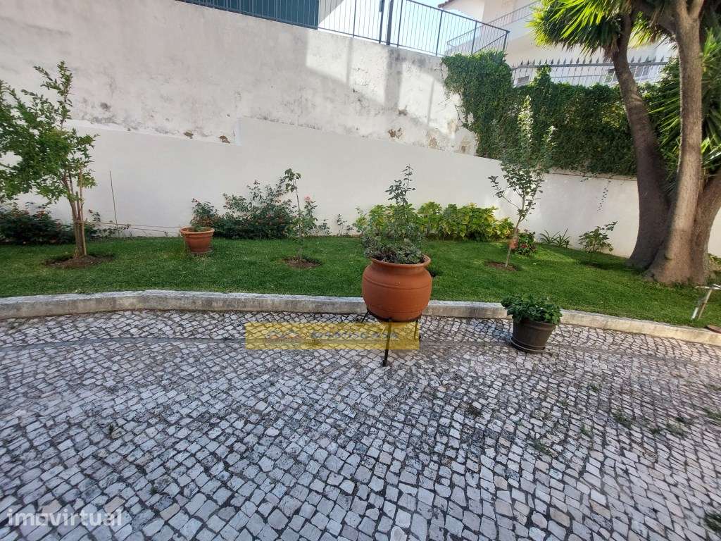 T2 com garagem box em condominio fechado Alto da Parede - Grande imagem: 3/36