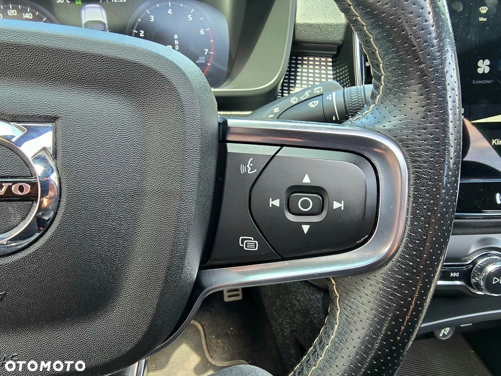 Volvo XC 40 - 30