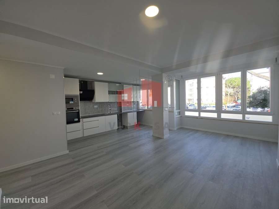 Apartamento T2 com arrecadação em Oeiras