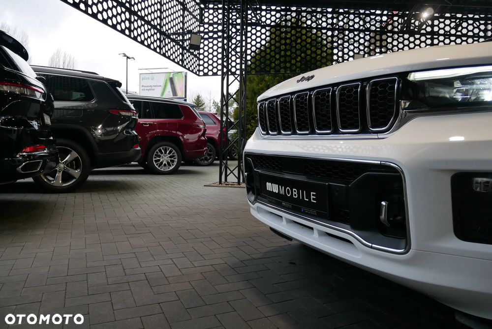 Jeep Grand Cherokee - 35