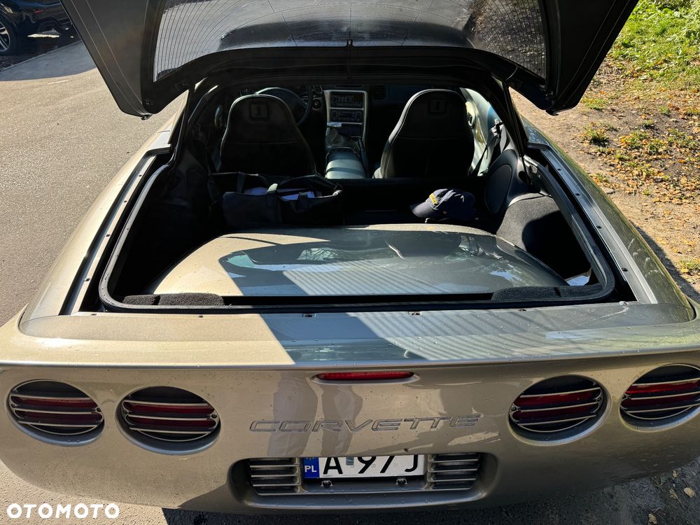 Chevrolet Corvette - 23