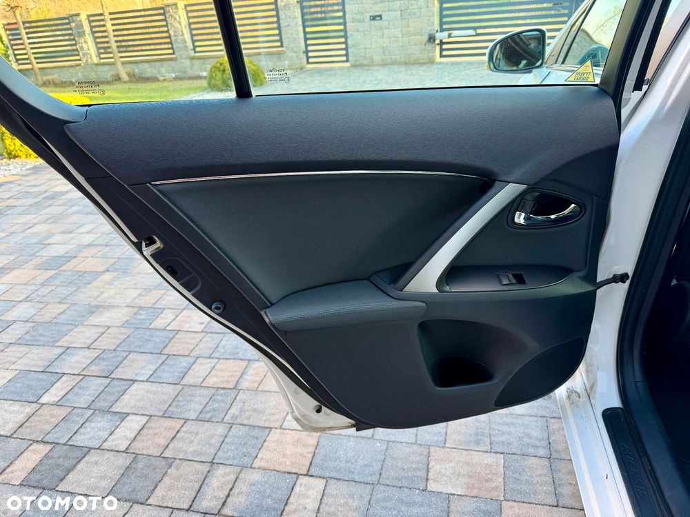 Toyota Avensis 1.8 Sol NAVI - 12