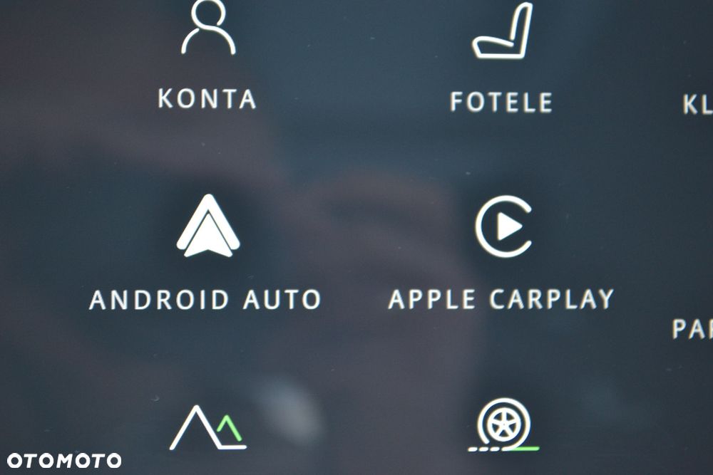 Land Rover Defender 110 D300 X-Dynamic SE - 30