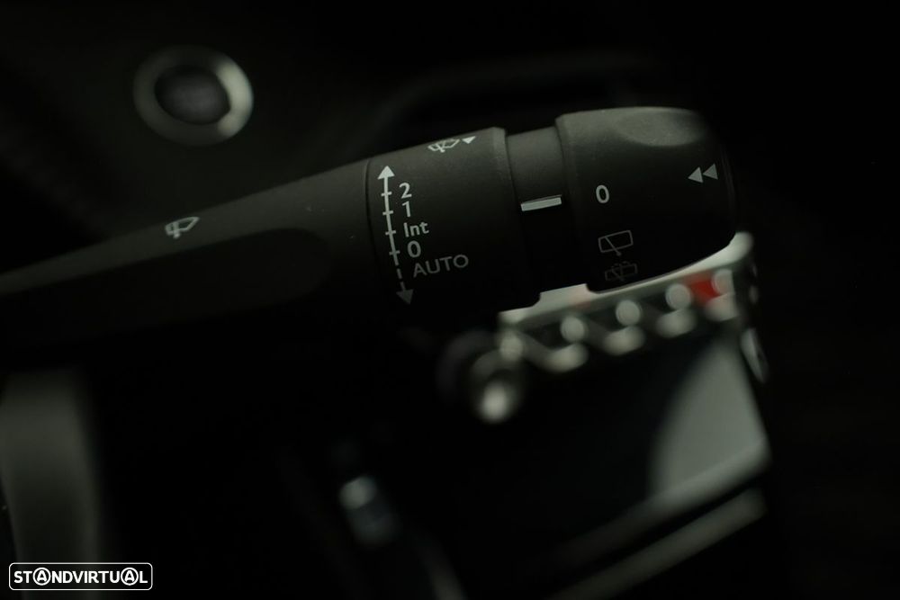 Peugeot 2008 1.2 PureTech Allure - 19