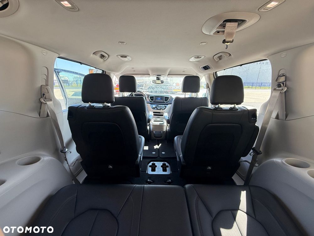 Chrysler Pacifica - 31