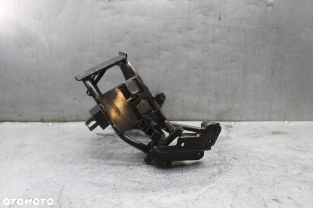 Sym GTS 125 Stelaż czaszy uchwyt mocowanie czachy - 5