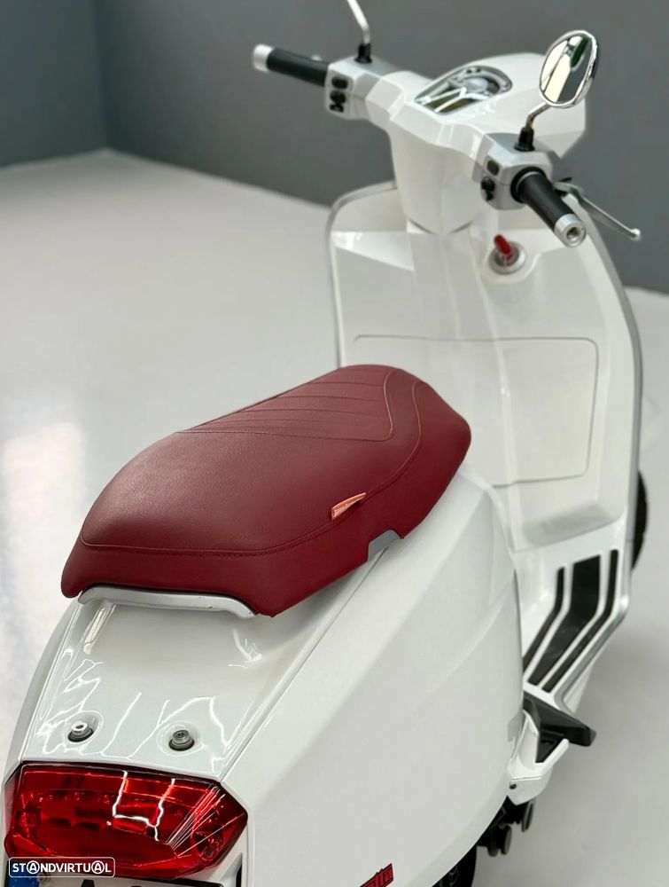 Lambretta V125 Special - 14