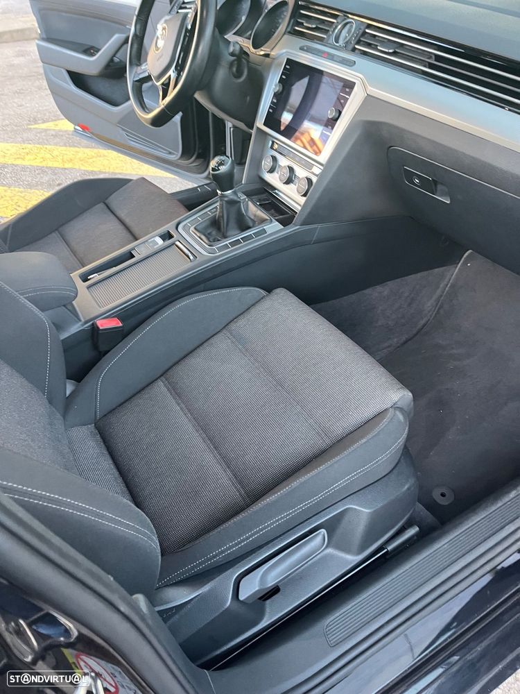 VW Passat Variant - 7