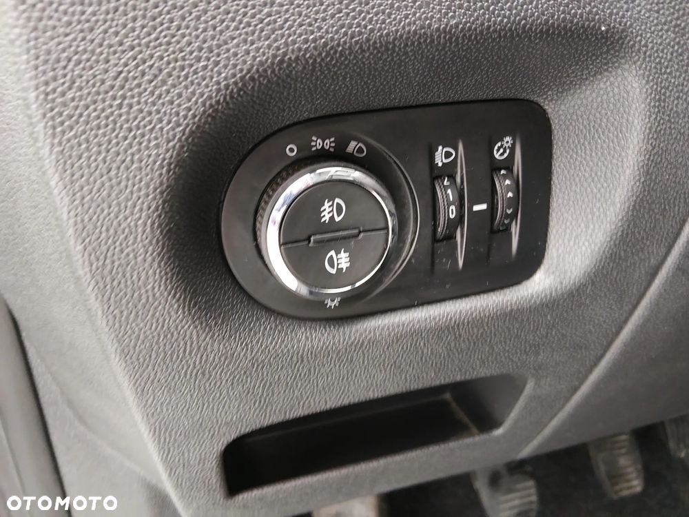 Opel Corsa 1.4 16V 150 Jahre - 11