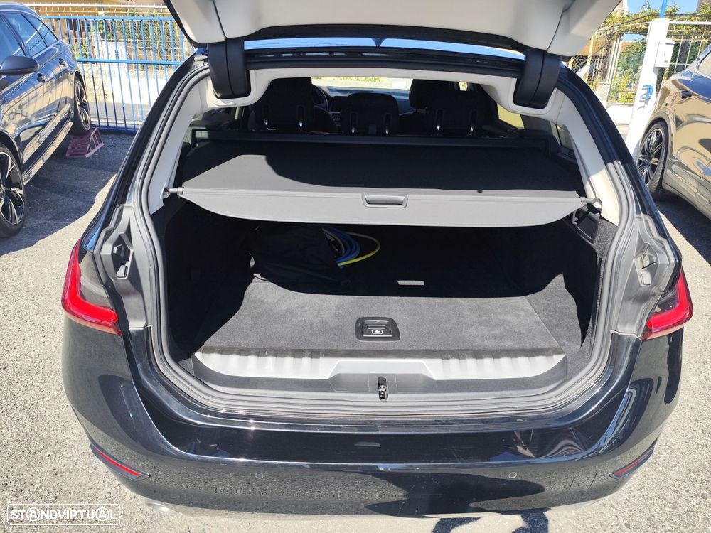 BMW 330 e Touring Auto - 9