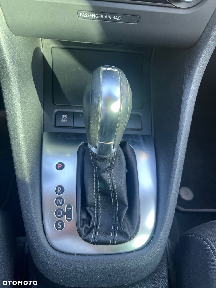 Volkswagen Golf - 6