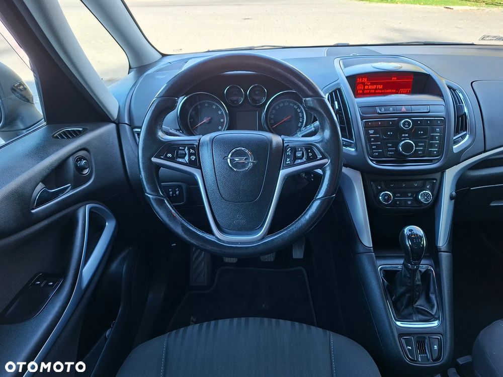 Opel Zafira - 10