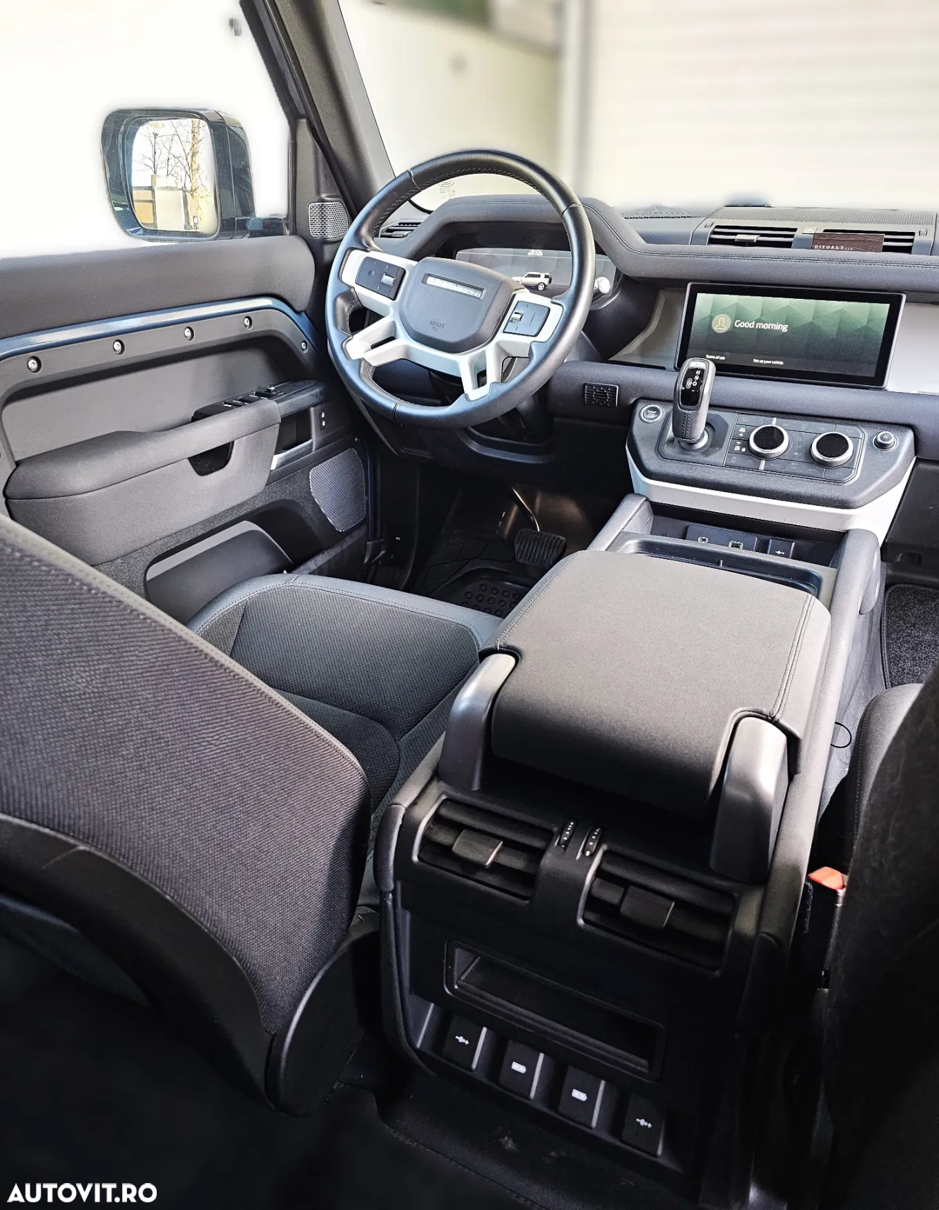Land Rover Defender 110 2.0L D240 S - 17