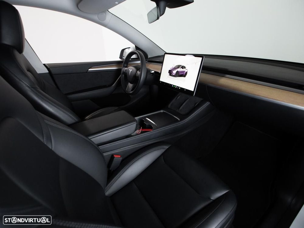 Tesla Model Y Performance Dual Motor AWD - 9