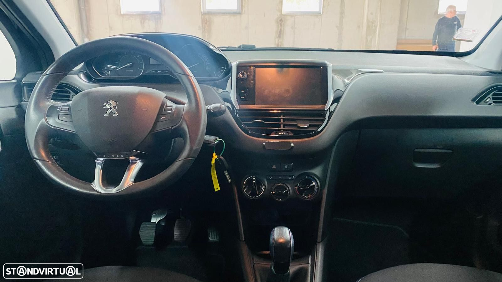 Peugeot 208 1.2 PureTech Signature - 4