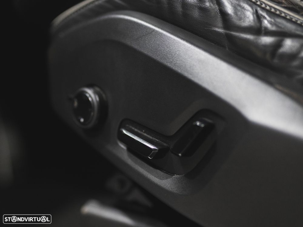 Volvo XC 90 2.0 D4 R-Design - 26