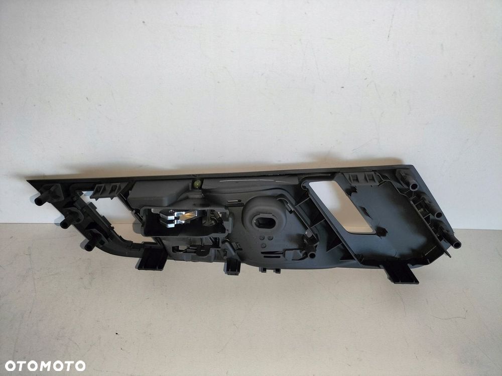 Klamka wewnętrzna lewa BMW X5 G05 18- X6 G06 19- X7 G07 19- - 3