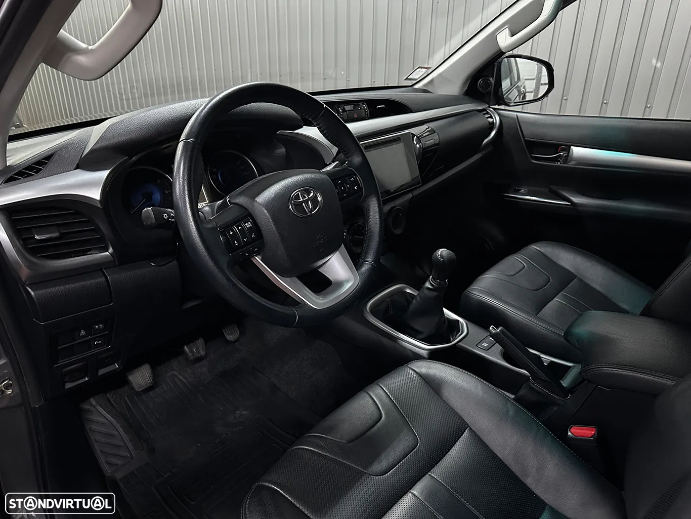 Toyota Hilux 2.4 D-4D 2WD CD Tracker - 2