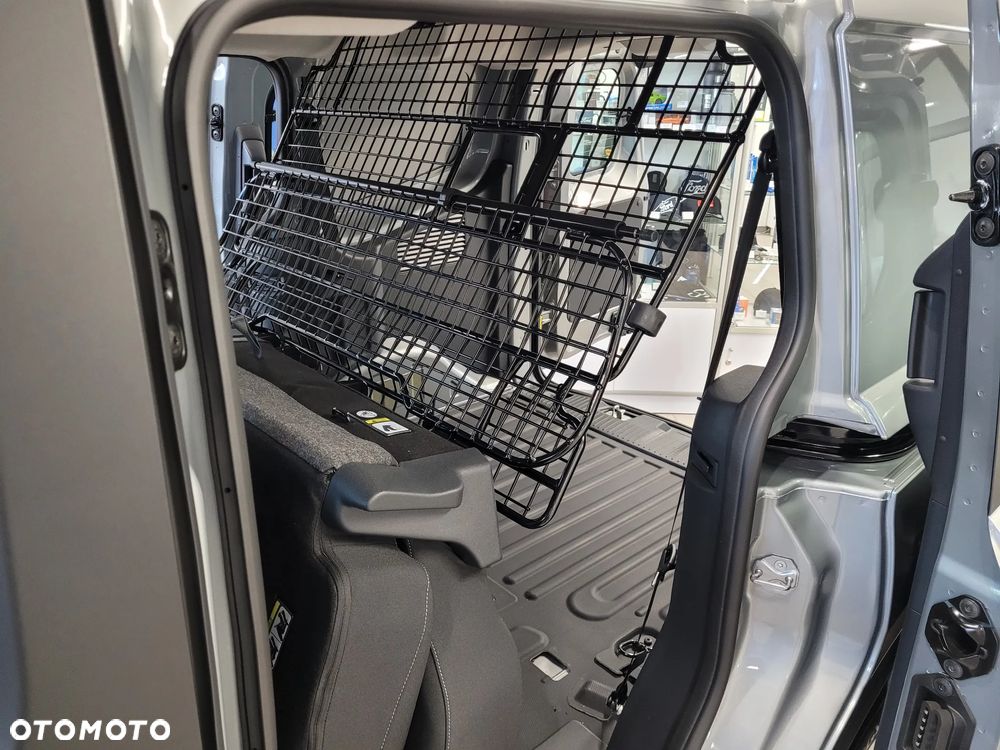 Ford Transit Courier - 13