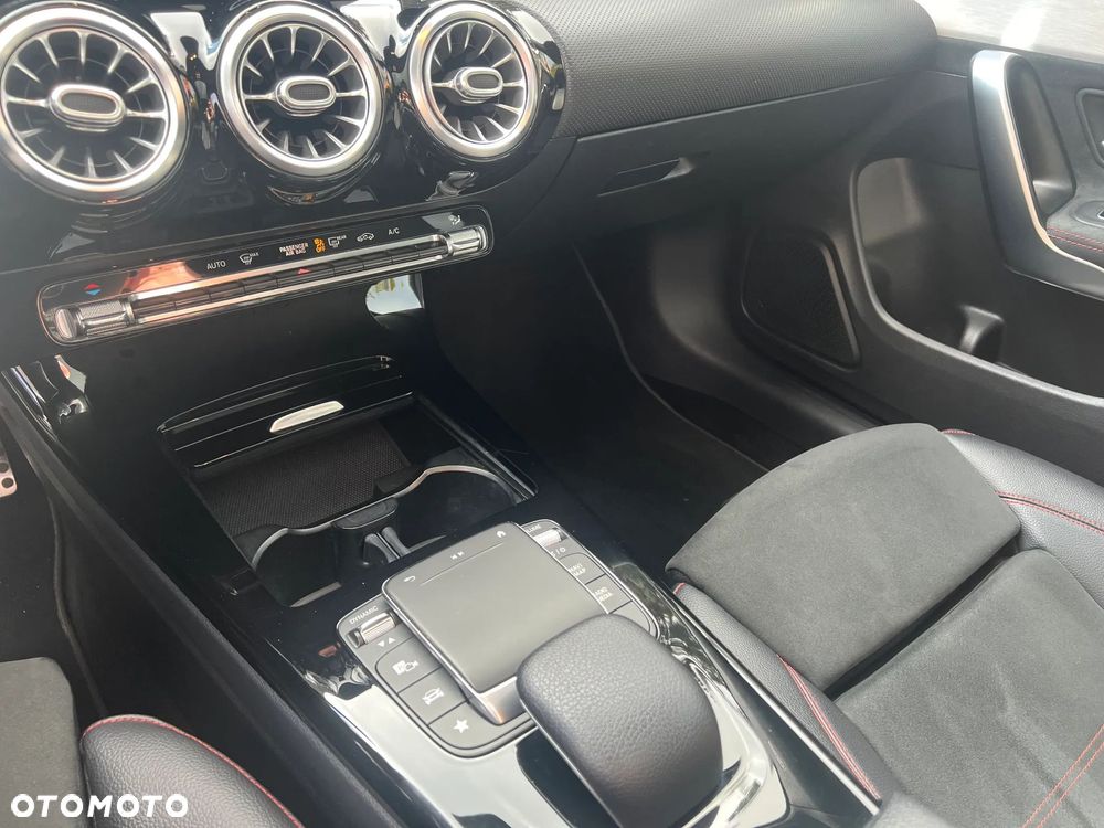 Mercedes-Benz CLA 200 AMG Line 7G-DCT - 24