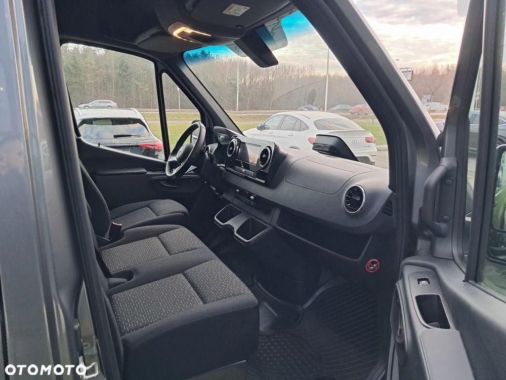 Mercedes-Benz E-SPRINTER - 15